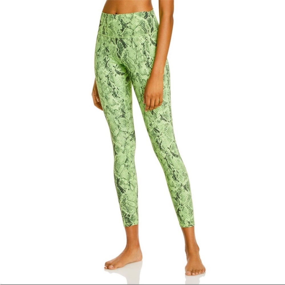 Alo Yoga Snakeskin Vapor Legging Green size XS. 1569